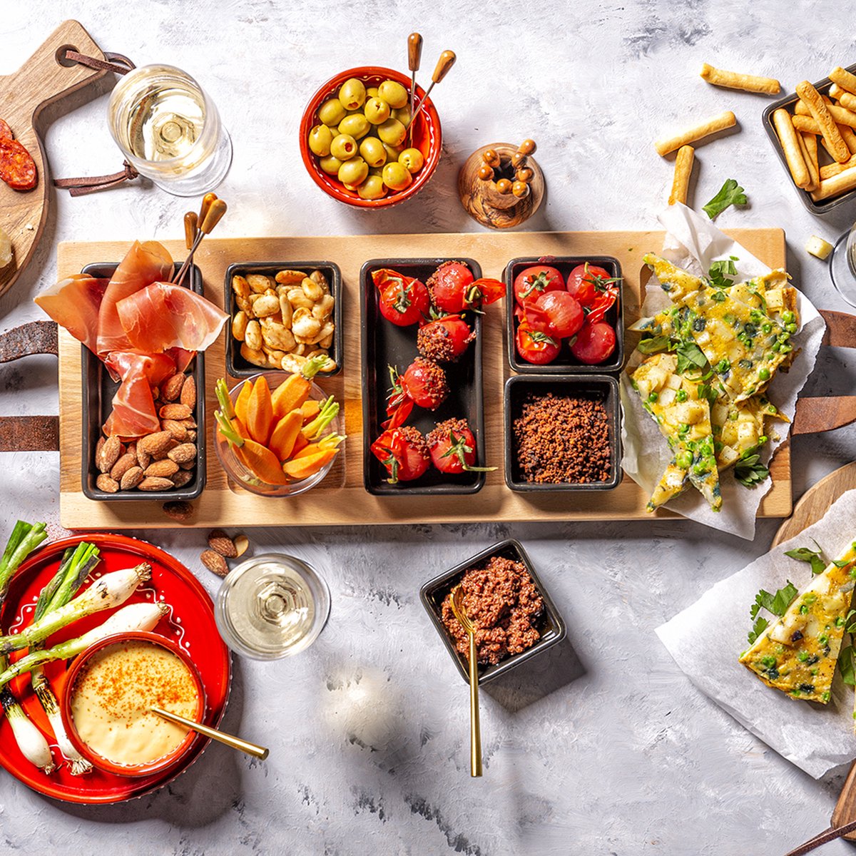 Borreltray 49cm 5-vaks met schaaltjes zwart