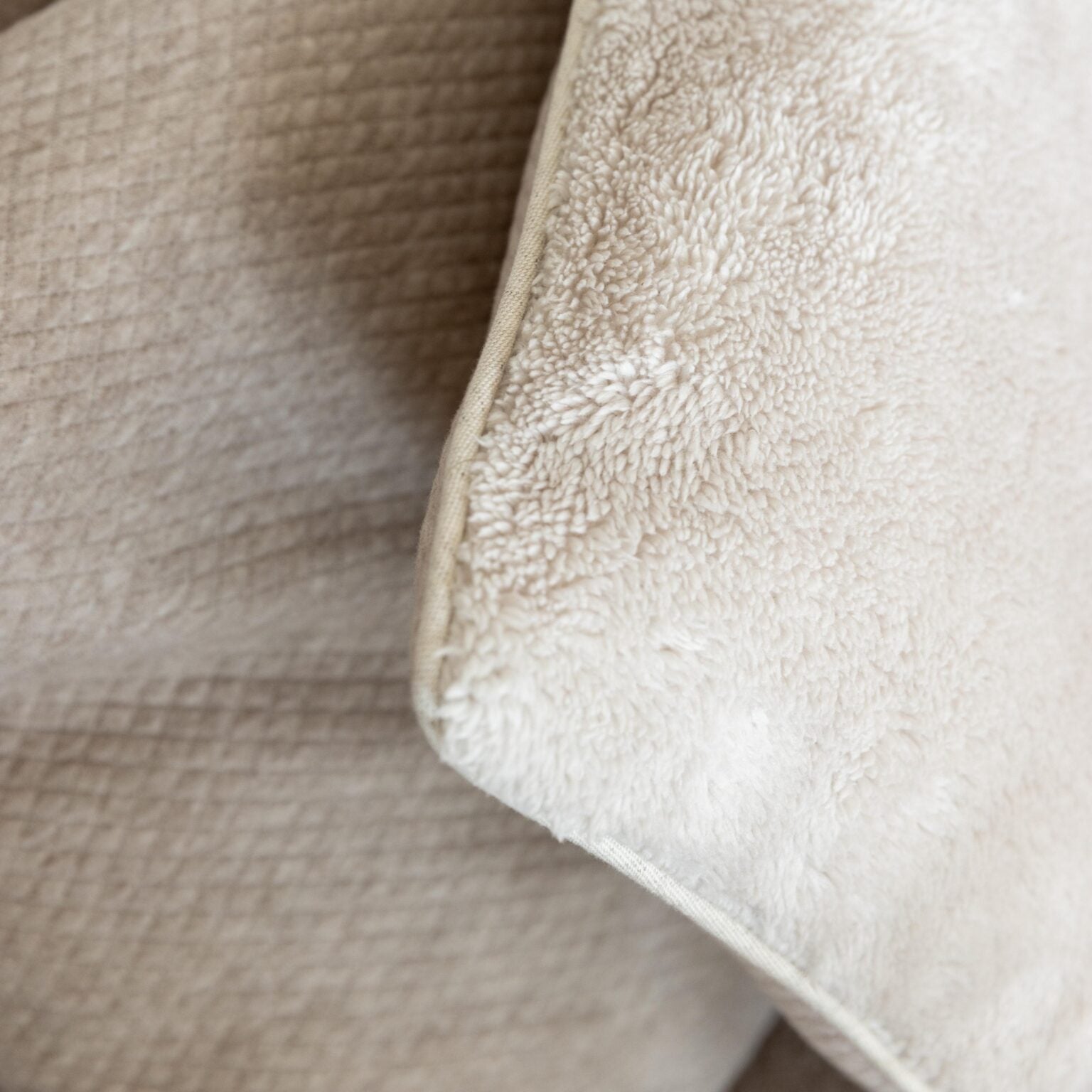 LIVING NATURE Kussen losange/ teddy - Cosy Collectie