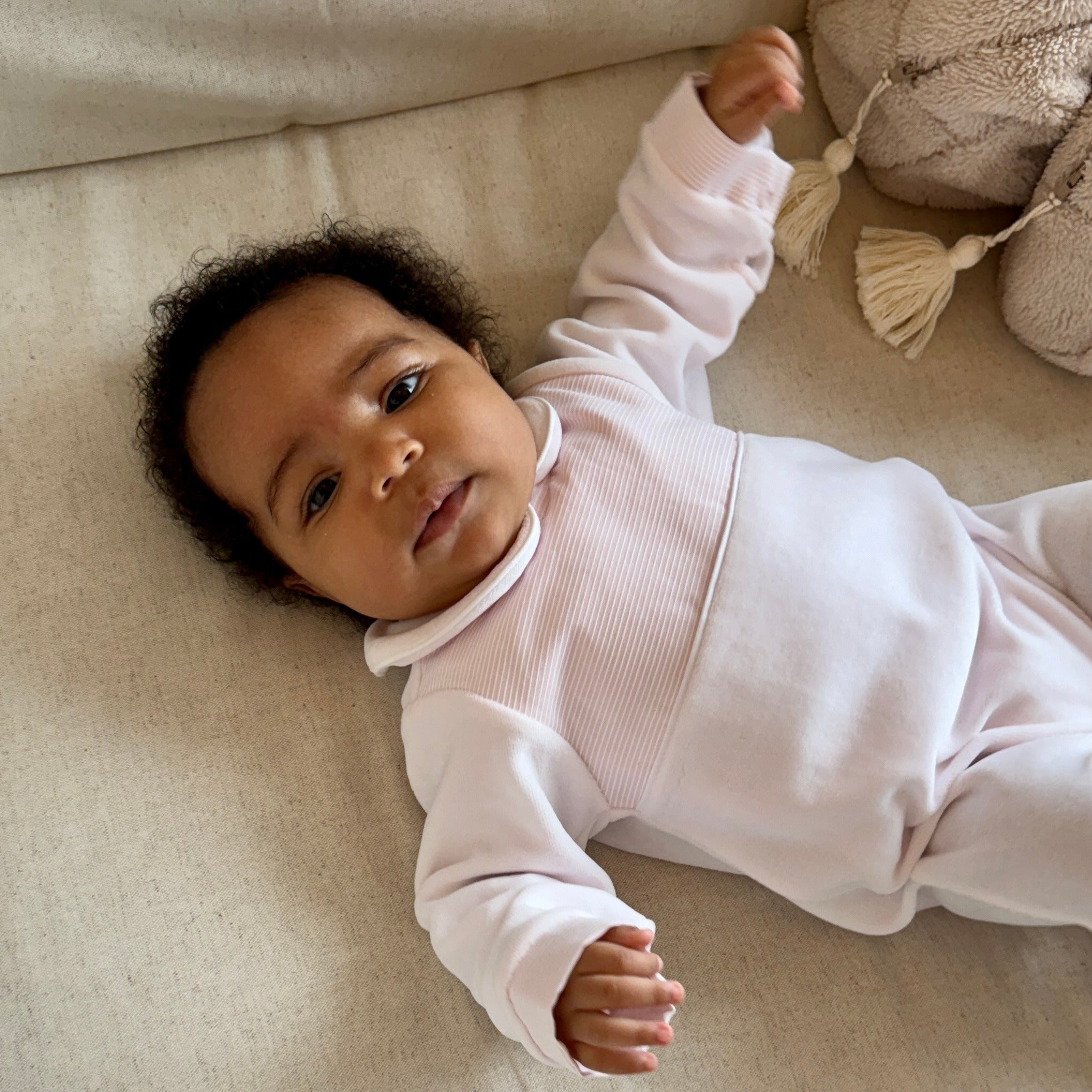 LIVING NATURE Babypakje Bo velours roze  details in streepjes roze wit - 1m