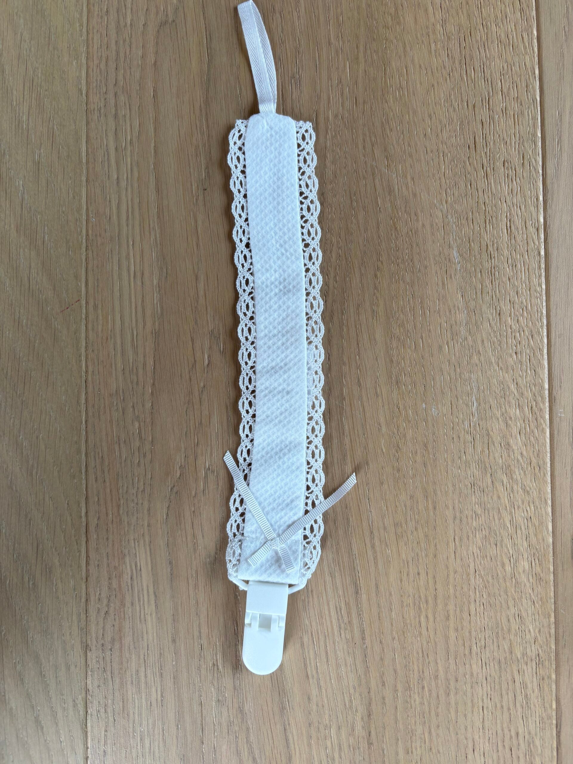 LIVING NATURE Mimo fopspeenketting met kantje - wit