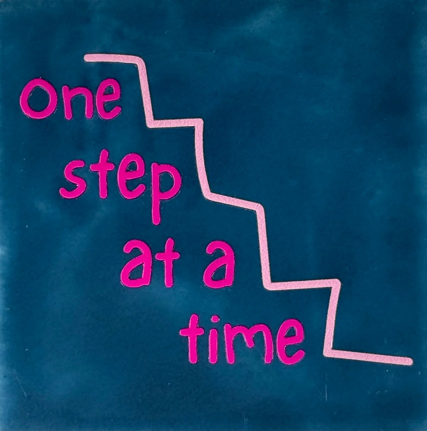 YETT Tegeltje - One step at a time - d.blauw/knalroze