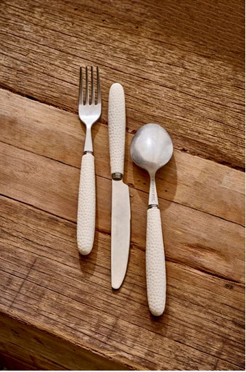 POMAX Cezanne bestek 16dlg - roestvrij staal / porcelain - gebroken wit