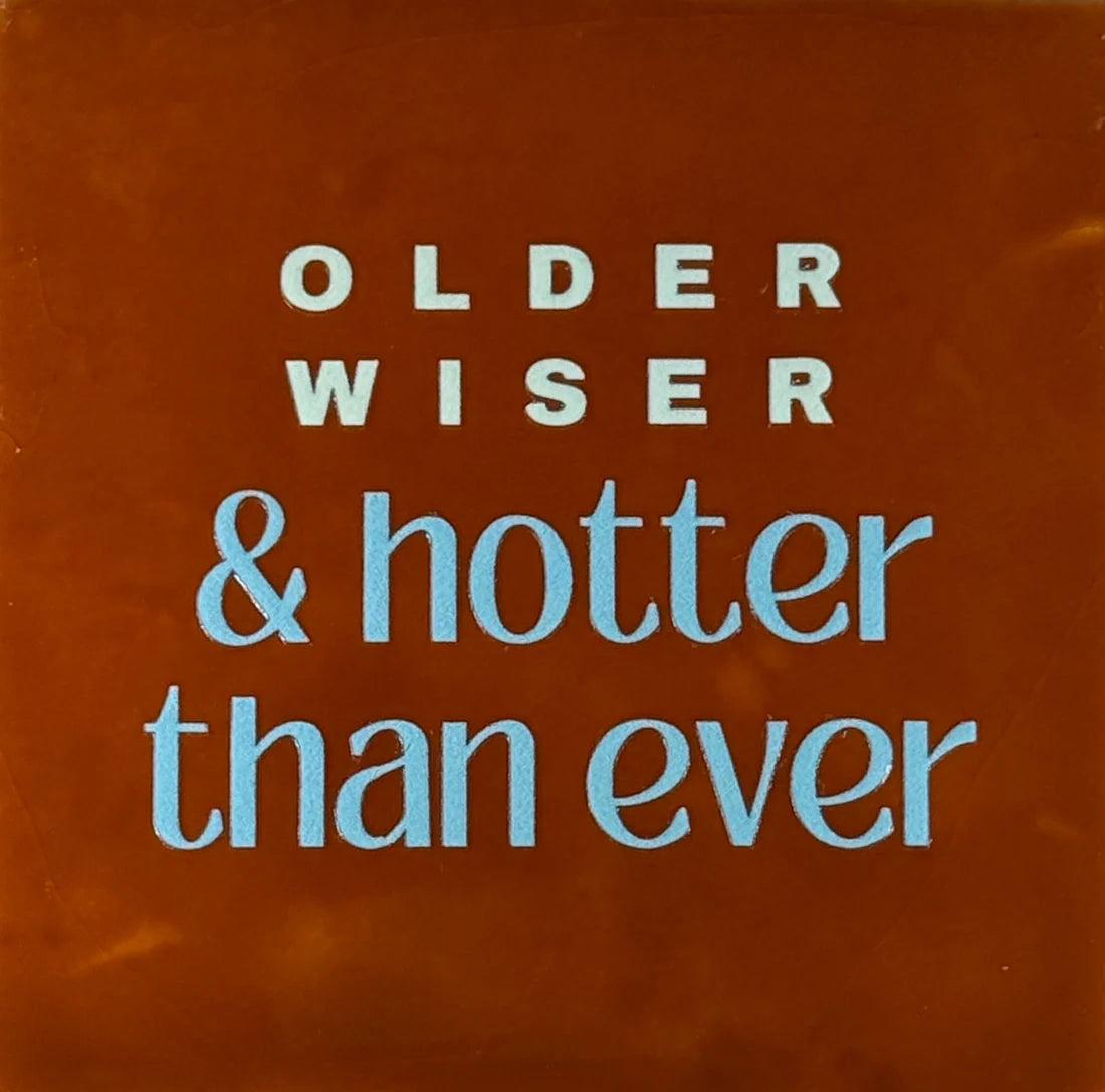 YETT Tegeltje - Older wiser & hotter than ever - terra/warmblauw