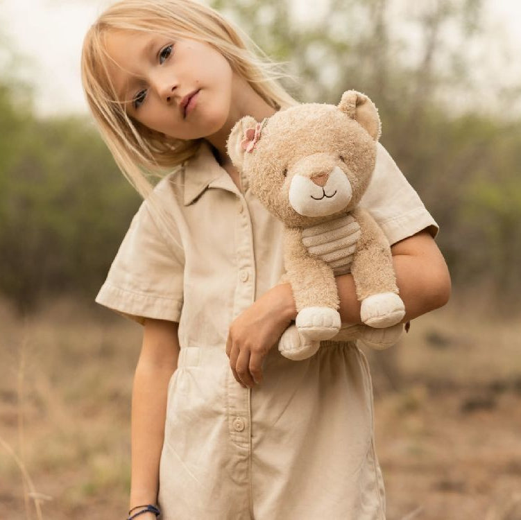 LITTLE DUTCH Safari Friends knuffel leeuwin 25 cm - geel