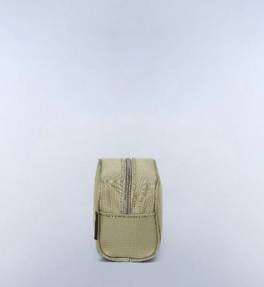 18737123-1.jpg