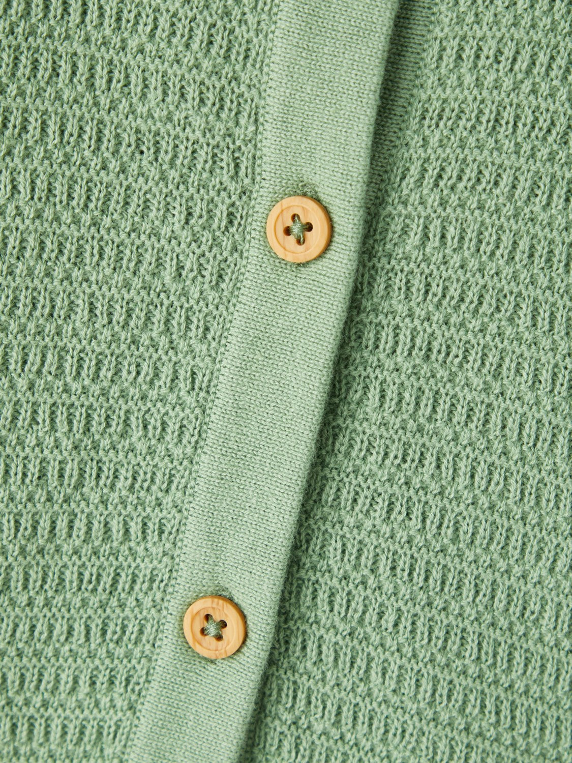 17995704-2.jpg